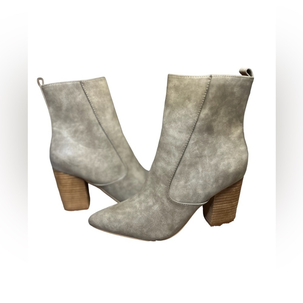 Ccocci Cindy Ankle Bootie size 8
